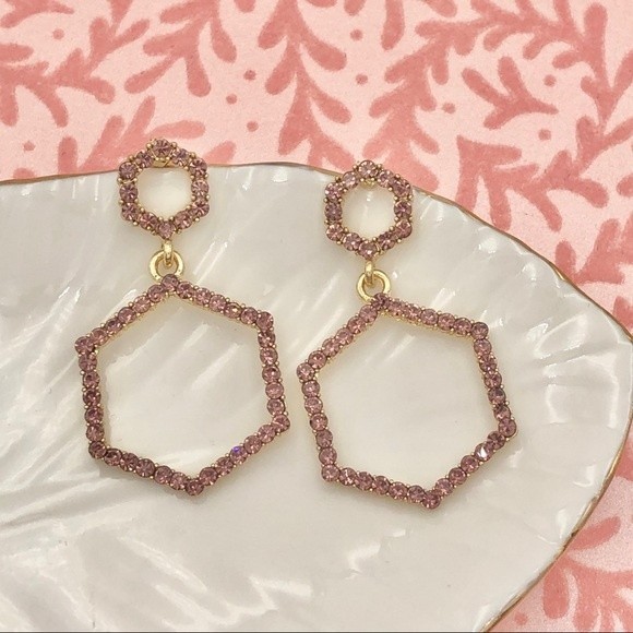 🌼 Lavender Purple Rhinestone Fancy Hexagon Drop Earrings - Picture 1 of 2